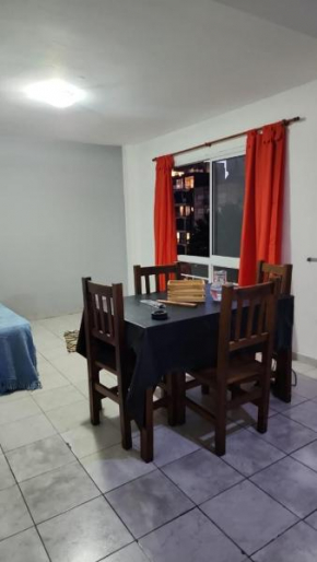 Dos ambientes, tres huespedes